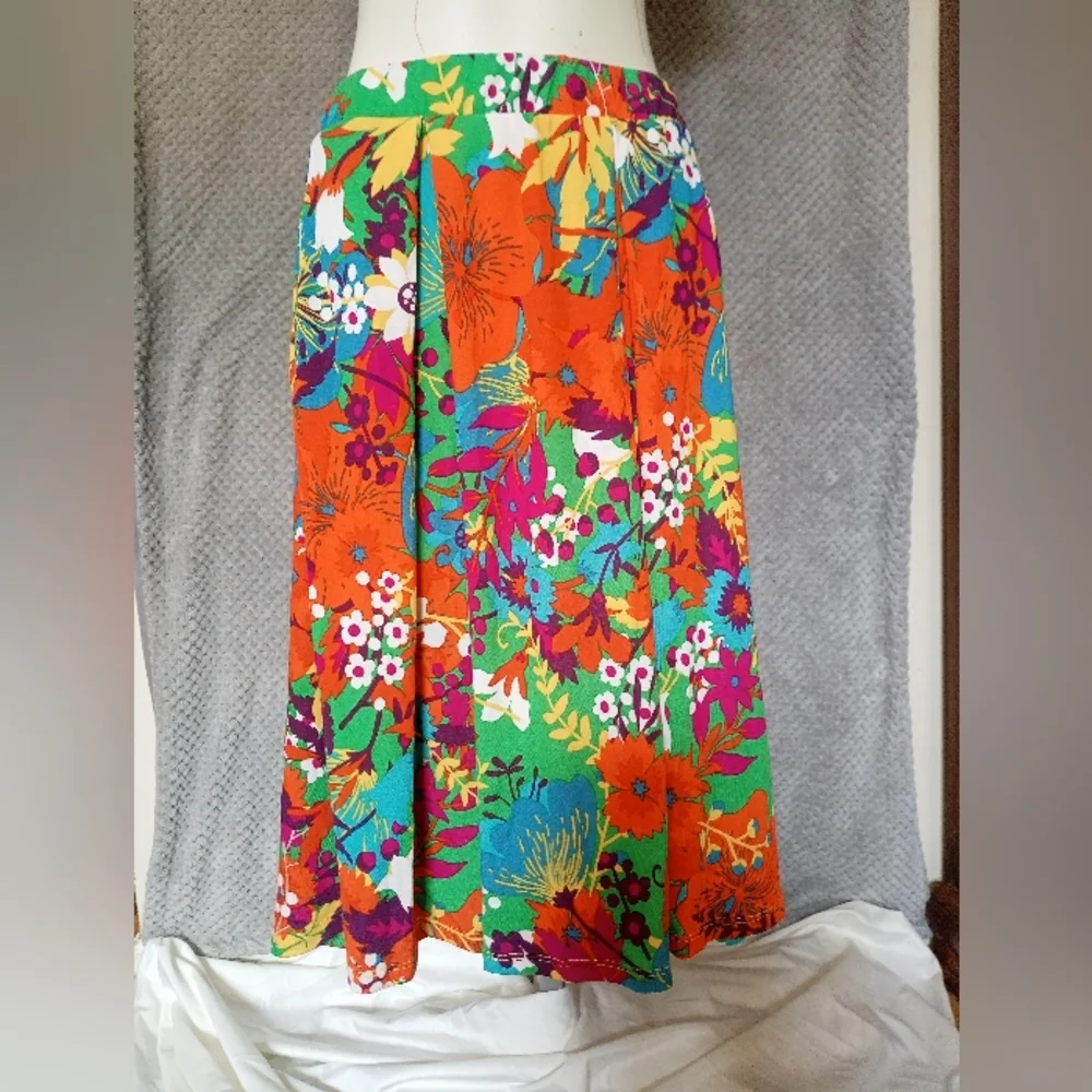 Floral LuLaRoe Madison Pocket Skirt - Picture 2 of 8